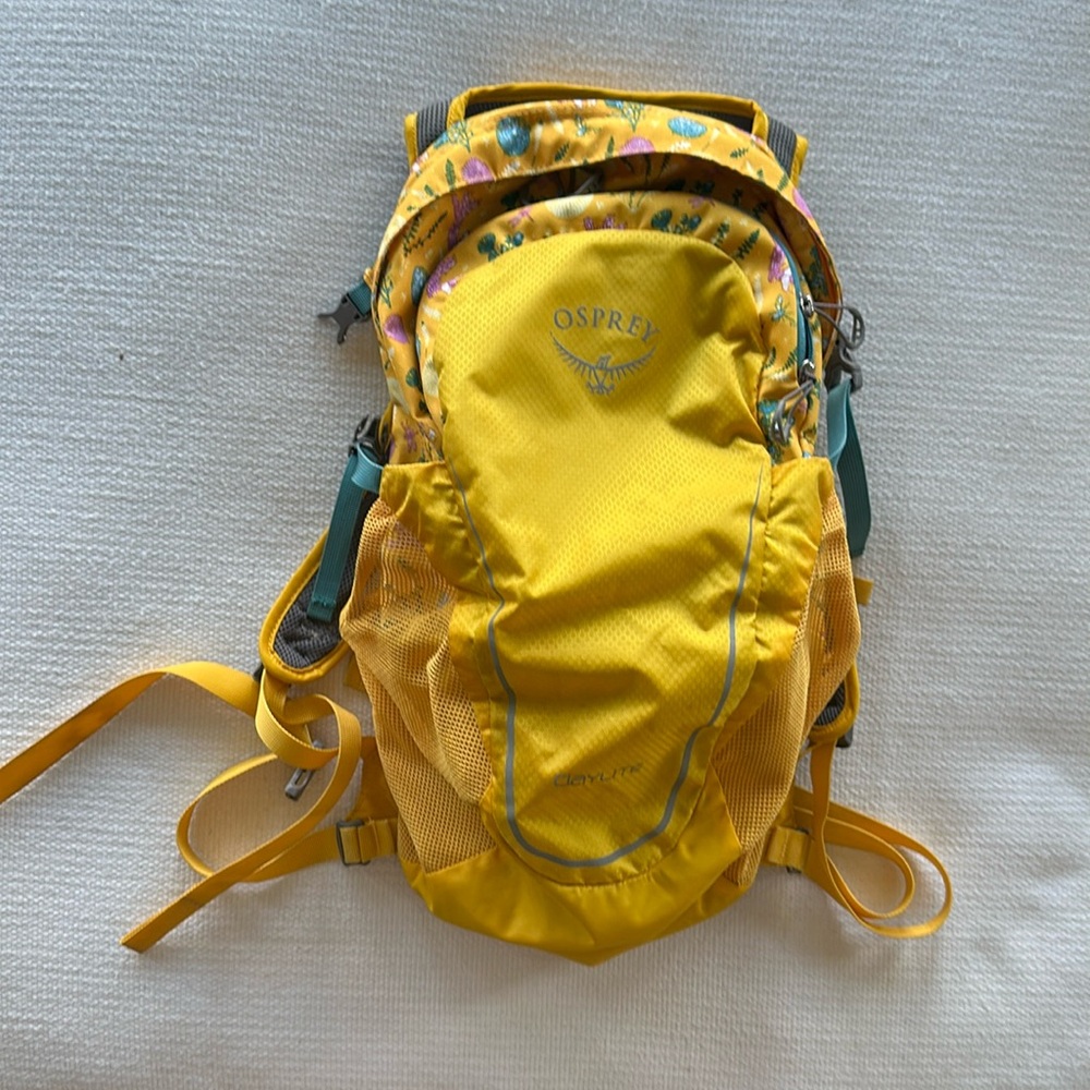 Osprey Daylite Pack, Yellow with floral accents, Reservoir capable,